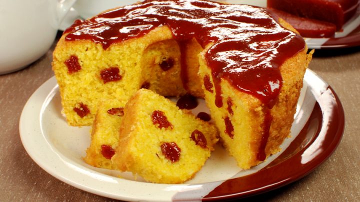 Como fazer Bolo de milho com queijo e geleia de goiabada